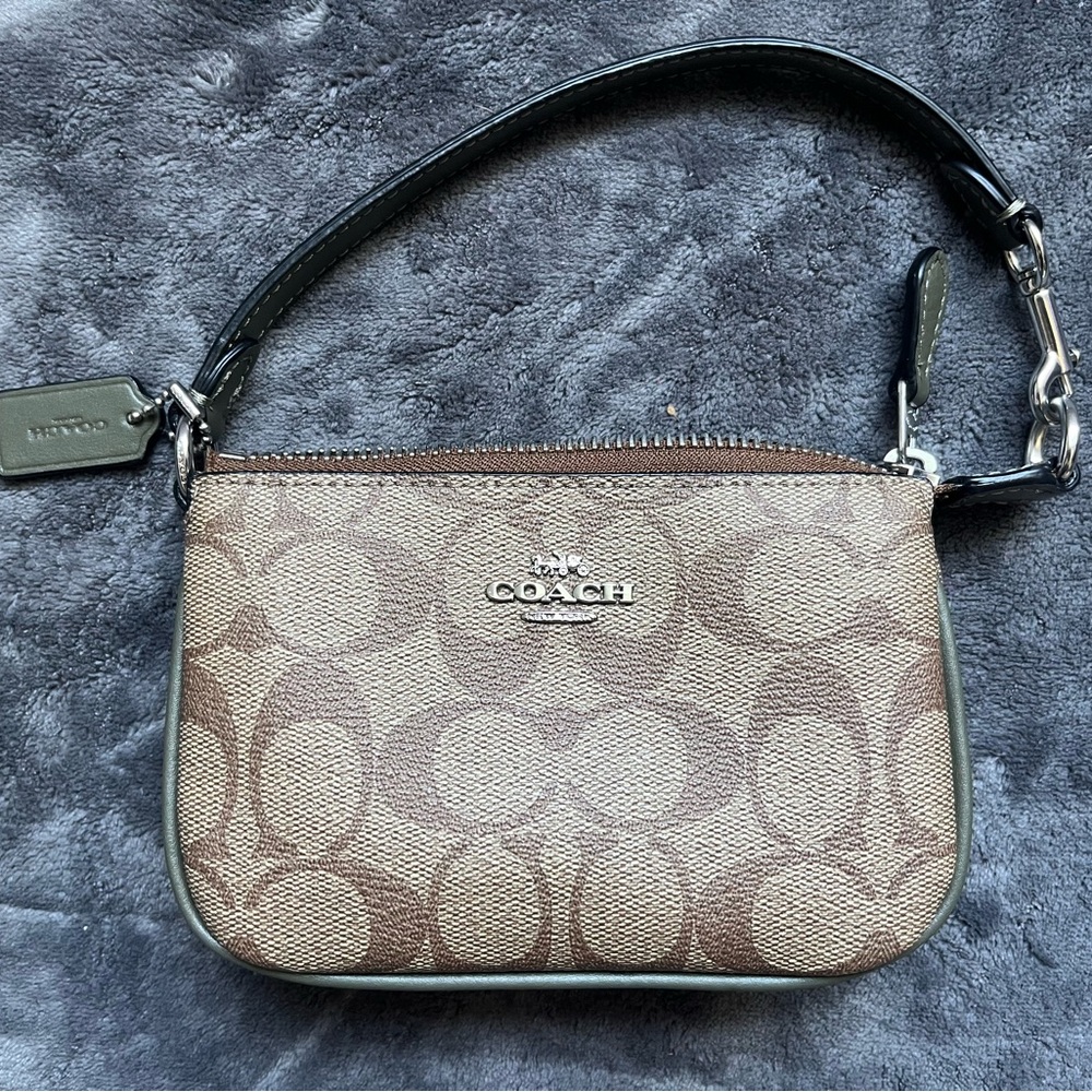 Coach Nolita 19